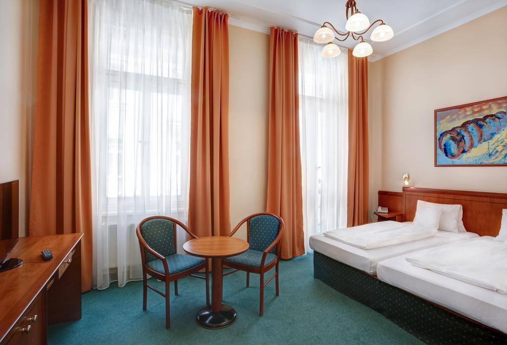 Hotel Westend Marianske Lazne Room photo